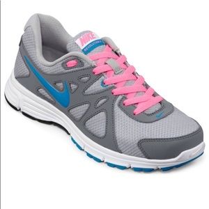 nike revolution 2 womens